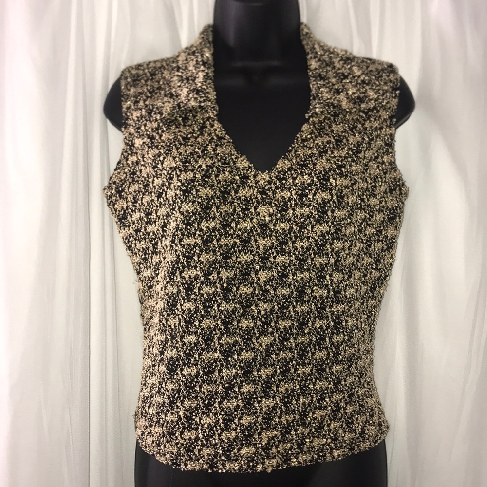 sleeveless collared shirt